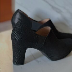 Pas de Rouge Black Slip-On Women’s Heels